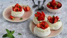 Mini pavlovas aux Fraises du Périgord IGP