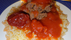 Riz à l'espagnole : corned beef et coulis de tomates
