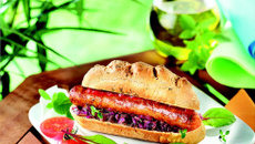 Hot dog saucisse au piment d'espelette