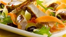 Salade gourmande au porc façon exotique
