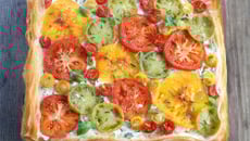 Tarte multicolore aux tomates