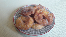 Beignets aux pommes et cannelle
