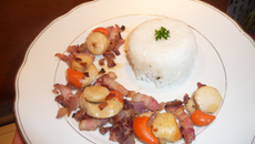 Saint Jacques aux oignons rouges