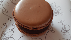 Macaron géant à la ganache au chocolat légère