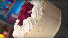 Vacherin glacé à la vanille et aux framboises