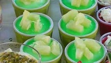 Blanc manger noix de coco gelée de menthe