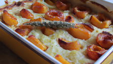 Gratin pain d'épices et abricots