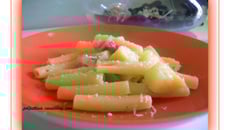 Ziti spezzati, pommes de terre, oignons et pancetta