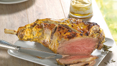 Gigot d'agneau de Pâques à la moutarde