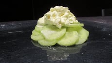 Concombres et crème légère au curry