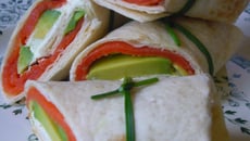 Wraps au saumon fumé, avocat et Philadelphia