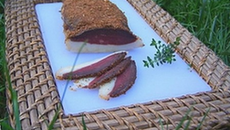 Magret de canard séché maison en croûte d'épices aborigènes