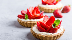 Tartelettes aux fraises et yaourt de brebis