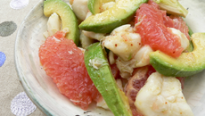 Salade crabe, pamplemousse rose et avocat