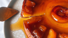 Tarte tatin à la cannelle et au sucre roux