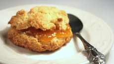 Scones la confiture d'abricots