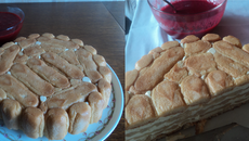 Charlotte aux poires au coulis de framboises