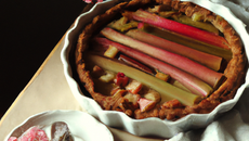 Tarte à la rhubarbe généreusement sucrée