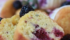 Cakes citron, mûres, sauge