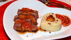 Magret de canard sauce à l'orange sanguine, écrasée de céleri