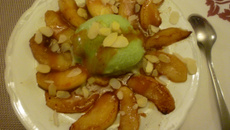 Pomme à la crème caramel au beurre salé et sorbet