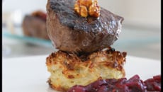 Pavé de biche sur rösti, chutney cranberries-framboises et noix caramélisées