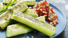 Concombre de France grillé, sauce Tomate et cacahuètes