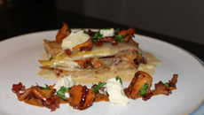 Mille-feuilles d'endive au Saint-Marcellin sur toast