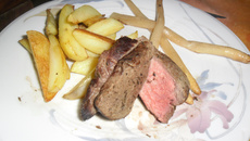 Pavé de bœuf, potatoes maison et asperge glacé