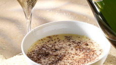 Soupe de lait aux vermicelles et à la truffe avec un champagne de vigneron millésimé
