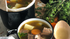 Soupe rustique, copeaux de lomo