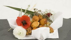 Madeleines aux olives et au parmesan