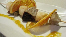 Brochettes de foie gras et St-Jacques au Pomelo