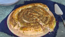 Tarte feuilletée escargot aux épinards, féta, tomates séchées et mozzarella