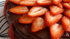 Gâteau Tentation au chocolat et aux fraises facile