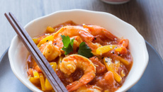 Crevettes sauce aigre douce au ketchup et à la mangue