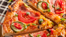 Pizza aux légumes et jambon