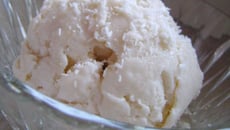 Glace à la noix de coco exotique