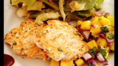 Galettes de saumon et leur salsa de mangue