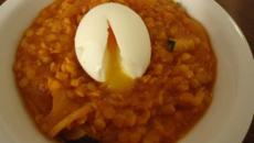 Dhal aux œufs et courgettes