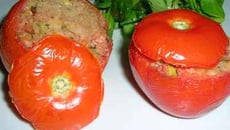 Tomates farcies au jambon et à la courgette