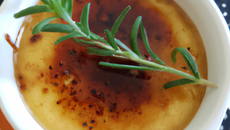 Crème brûlée miel et romarin