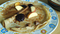 Crêpiau de pommes et pruneaux au cidre de France