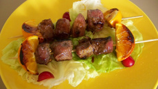 Brochettes de canard marinées à l'orange