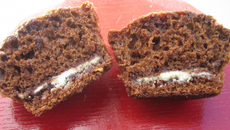 Muffins au chocolat noir et aux kinder