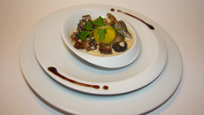 Mise en bouche aux marrons, morilles et œuf de caille