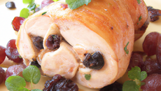 Poulet farci aux raisins frais