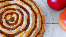 Gâteau moelleux aux pommes flambées
