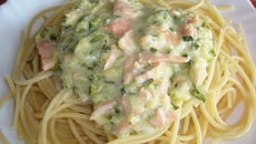 Spaghettis aux courgettes et saumon fumé, sauce chèvre