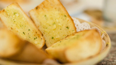 Garlic bread sans herbes